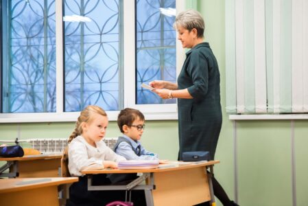 Владимир Путин: В России введут новую систему оплаты труда бюджетников Владимир Путин: В России введут новую систему оплаты труда бюджетников