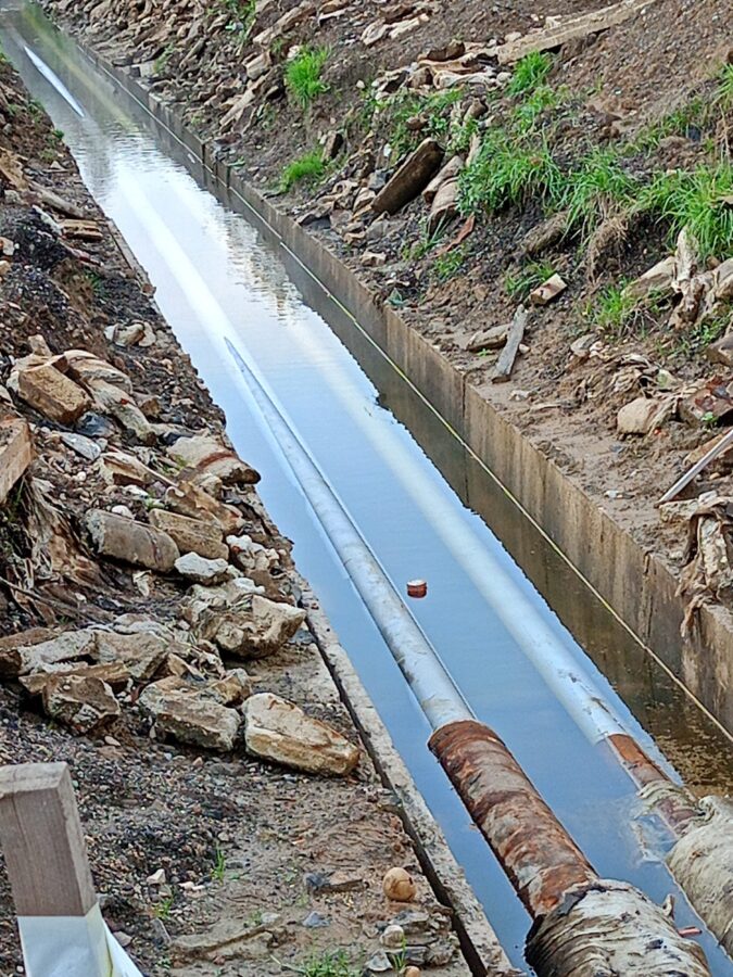 В Тверской области коммунальщики устроили открытый бассейн с подогревом