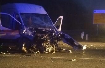 Утром в Тверской области столкнулись грузовик и фургон