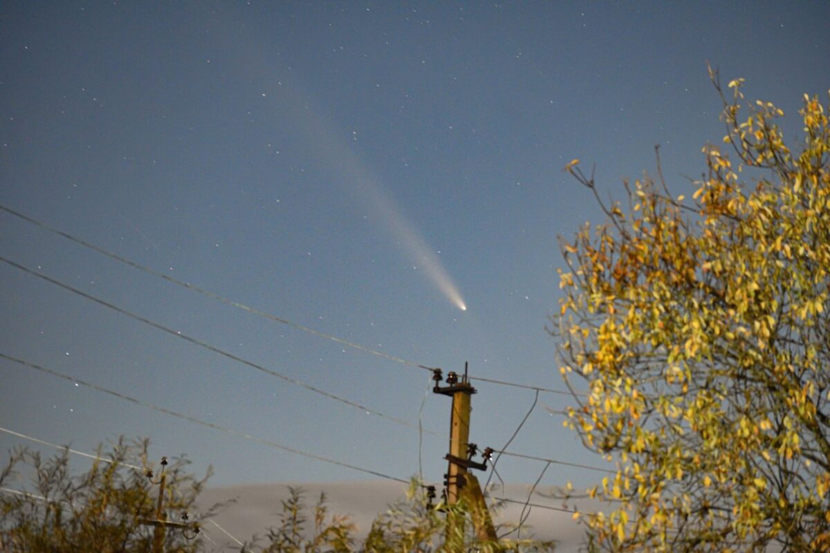 В небе над Тверской областью заметили яркую комету Цзыцзиньшань