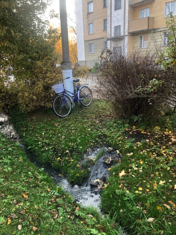 В Тверской области канализационная вода сливается в озеро