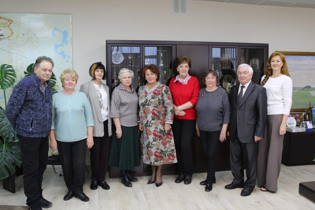 Глава Вышневолоцкого округа встретилась с заслуженными работниками образования