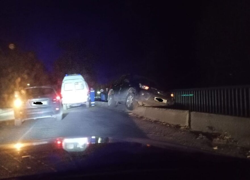 В Тверской области автомобиль чуть не вылетел с моста