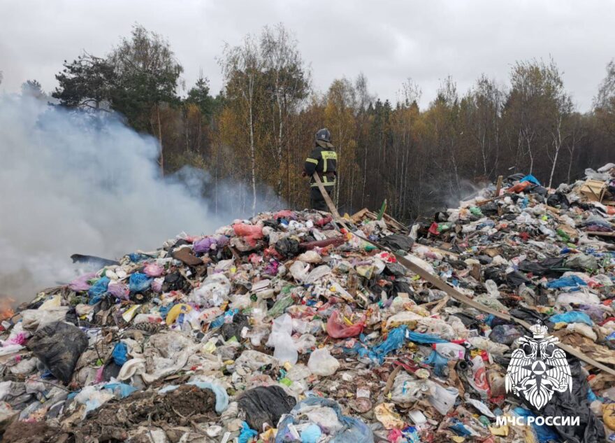 В Тверской области загорелась свалка