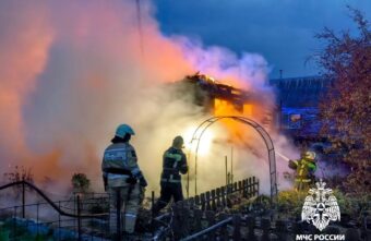 Под Тверью вспыхнул дачный дом Под Тверью вспыхнул дачный дом