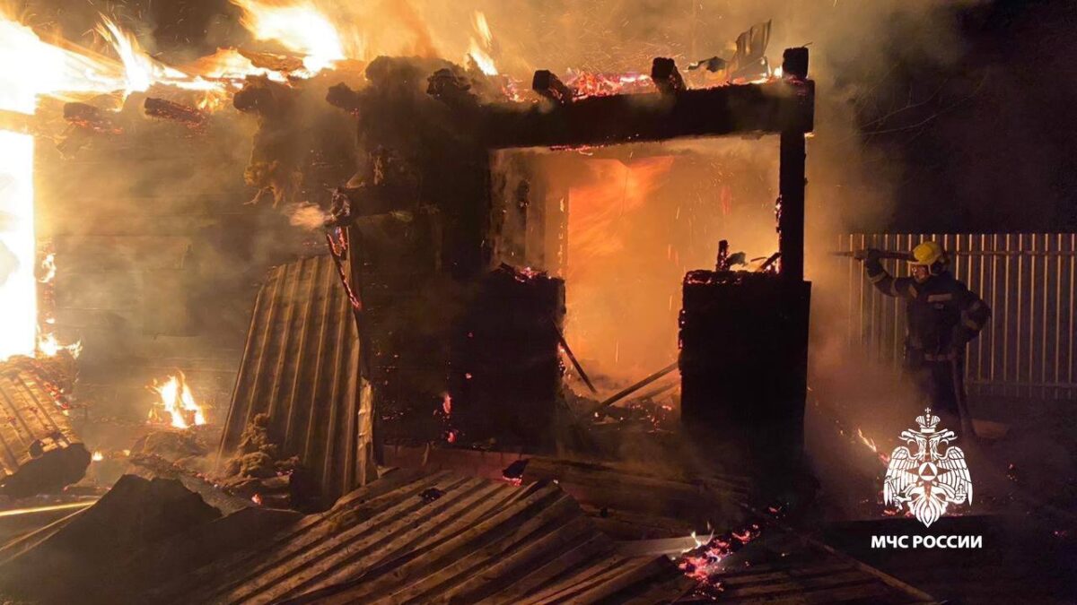 Из-за неправильной работы электрооборудования под Тверью сгорела баня