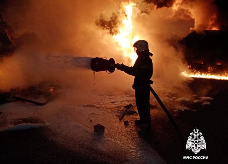 Страшная авария: в Тверской области сгорели грузовики