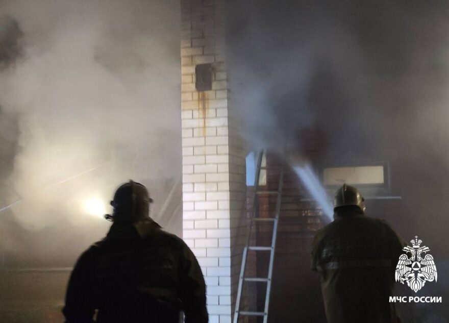 Вечером в Тверской области сгорел жилой дом