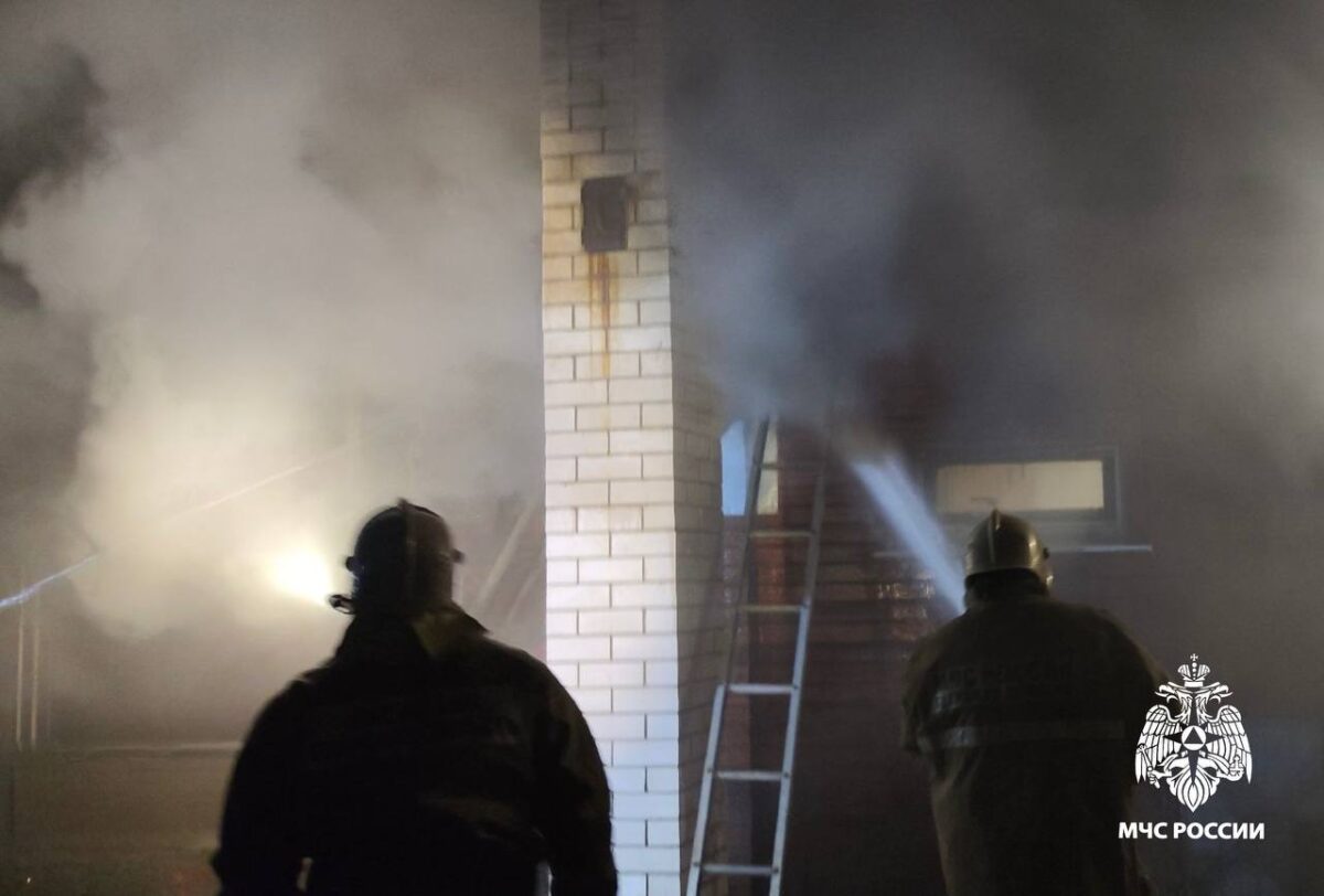 Вечером в Тверской области сгорел жилой дом