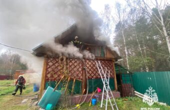 Под Тверью вчера загорелась баня Под Тверью вчера загорелась баня