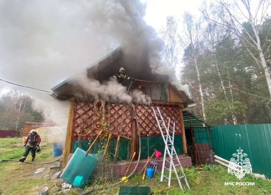 Под Тверью вчера загорелась баня