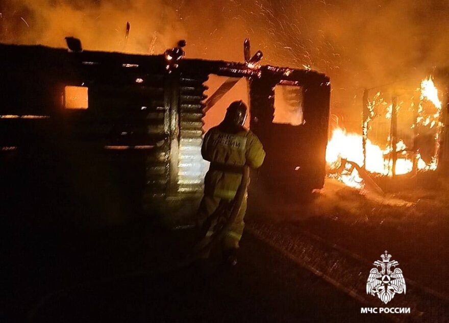 Ночью огнеборцы тушили баню в Тверской области
