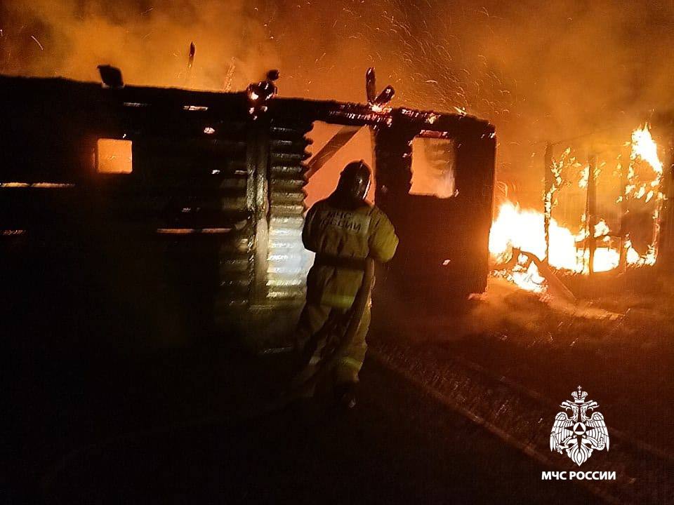 Ночью огнеборцы тушили баню в Тверской области