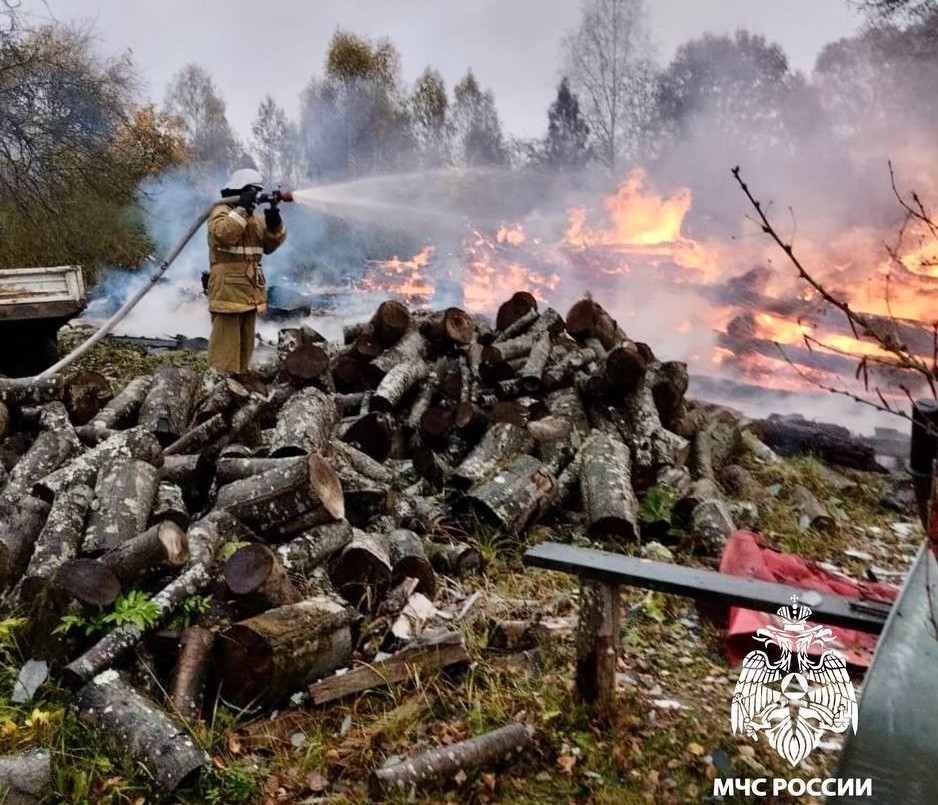 Мужчину доставили в больницу после пожара в Тверской области
