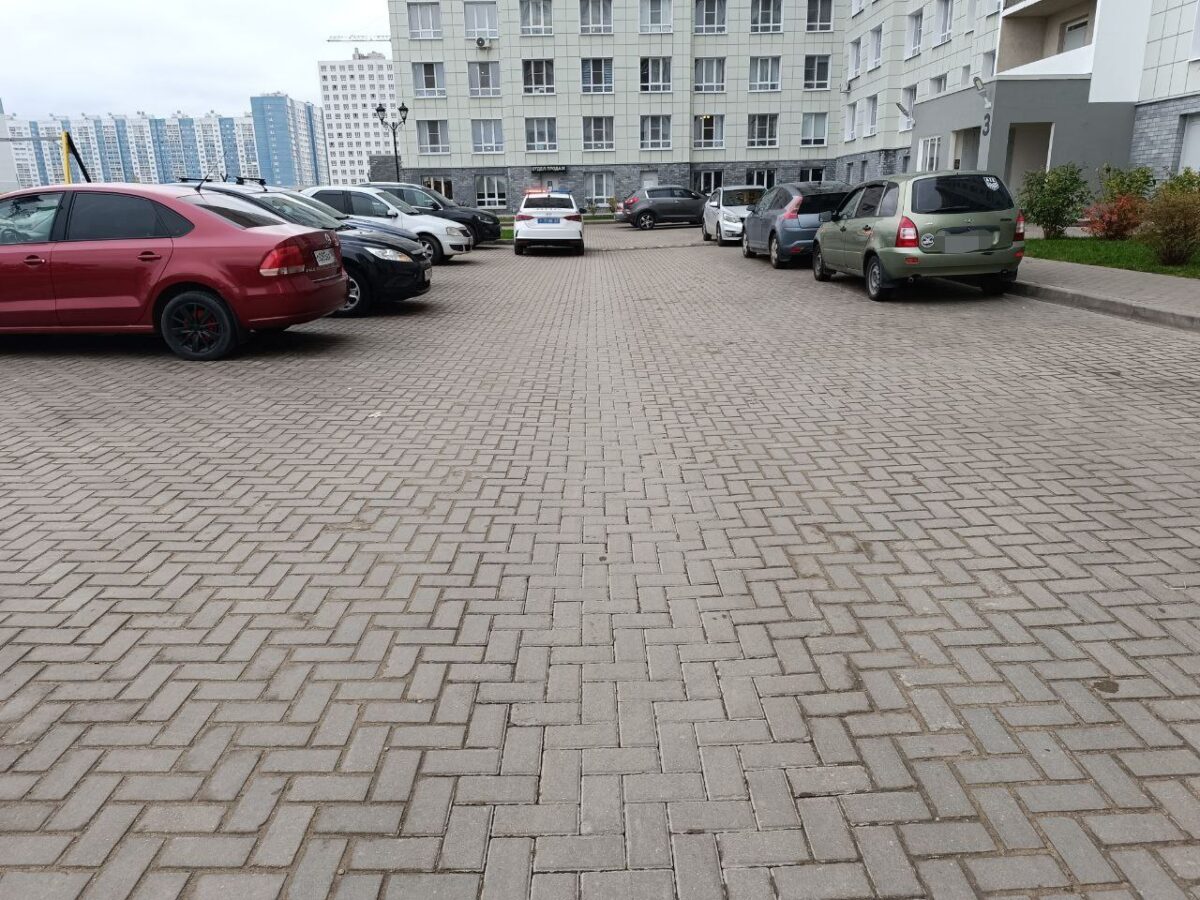 В Твери 8-летняя девочка попала под колёса "Ауди"