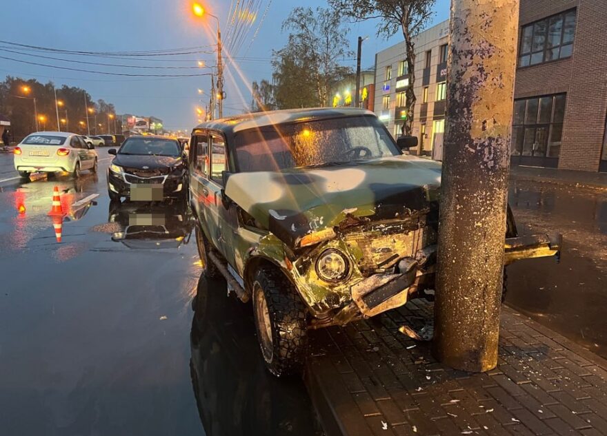 73-летняя женщина-водитель пострадала в ДТП в Твери