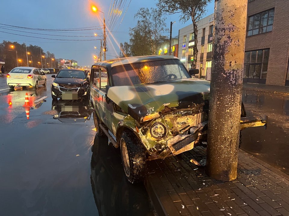 73-летняя женщина-водитель пострадала в ДТП в Твери