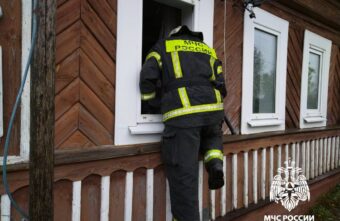 Счет шел на минуты: в Тверской области пожарные помогли спасти пожилую женщину Счет шел на минуты: в Тверской области пожарные помогли спасти пожилую женщину