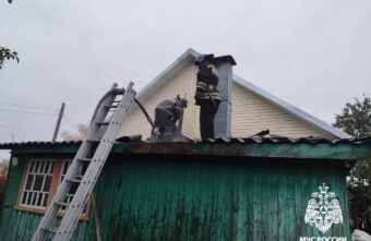 Пожарные отстояли от огня дом многодетной семьи в Тверской области Пожарные отстояли от огня дом многодетной семьи в Тверской области