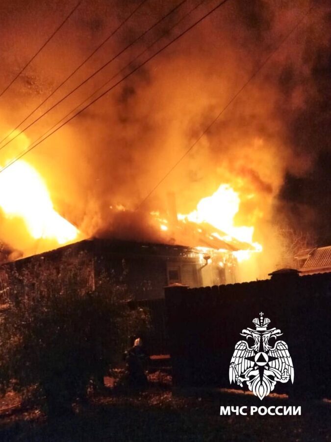 Ночью в Тверской области сгорел дом