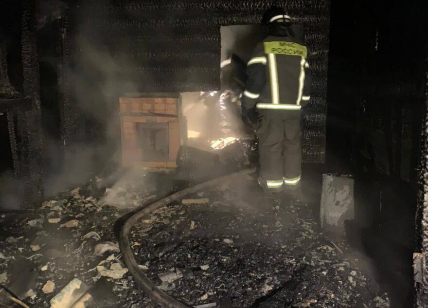 Огонь уничтожил баню в СНТ под Тверью