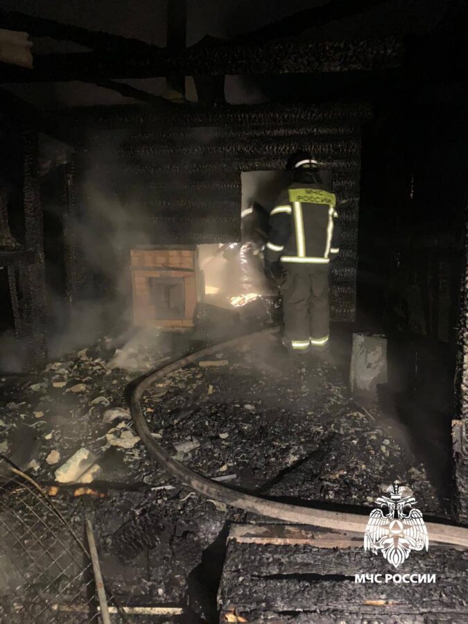 Огонь уничтожил баню в СНТ под Тверью