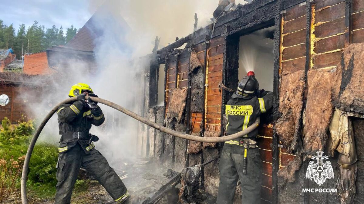 Пожар уничтожил жилой дом в деревне под Тверью