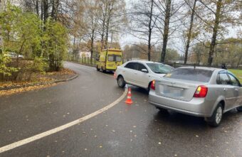 Мужчина пострадал в столкновении двух "Шевроле" в Твери