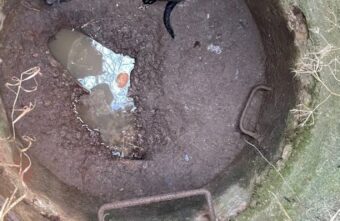 В Тверской области спасли пса, который провалился в открытый колодец В Тверской области спасли пса, который провалился в открытый колодец