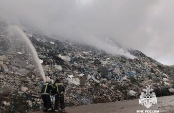 На свалке под Тверью ликвидируют тление мусора На свалке под Тверью ликвидируют тление мусора