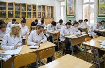 Почти 450 студентов и ординаторов заключили договор о целевом обучении с Минздравом Тверской области Почти 450 студентов и ординаторов заключили договор о целевом обучении с Минздравом Тверской области