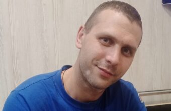 Живет такой парень: Александр Крайнов спас людей во время атаки дронов на Торопец Живет такой парень: Александр Крайнов спас людей во время атаки дронов на Торопец