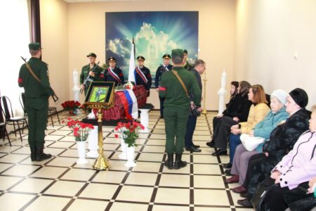 В Тверской области проводили в последний путь бойца Максима Марусева В Тверской области проводили в последний путь бойца Максима Марусева