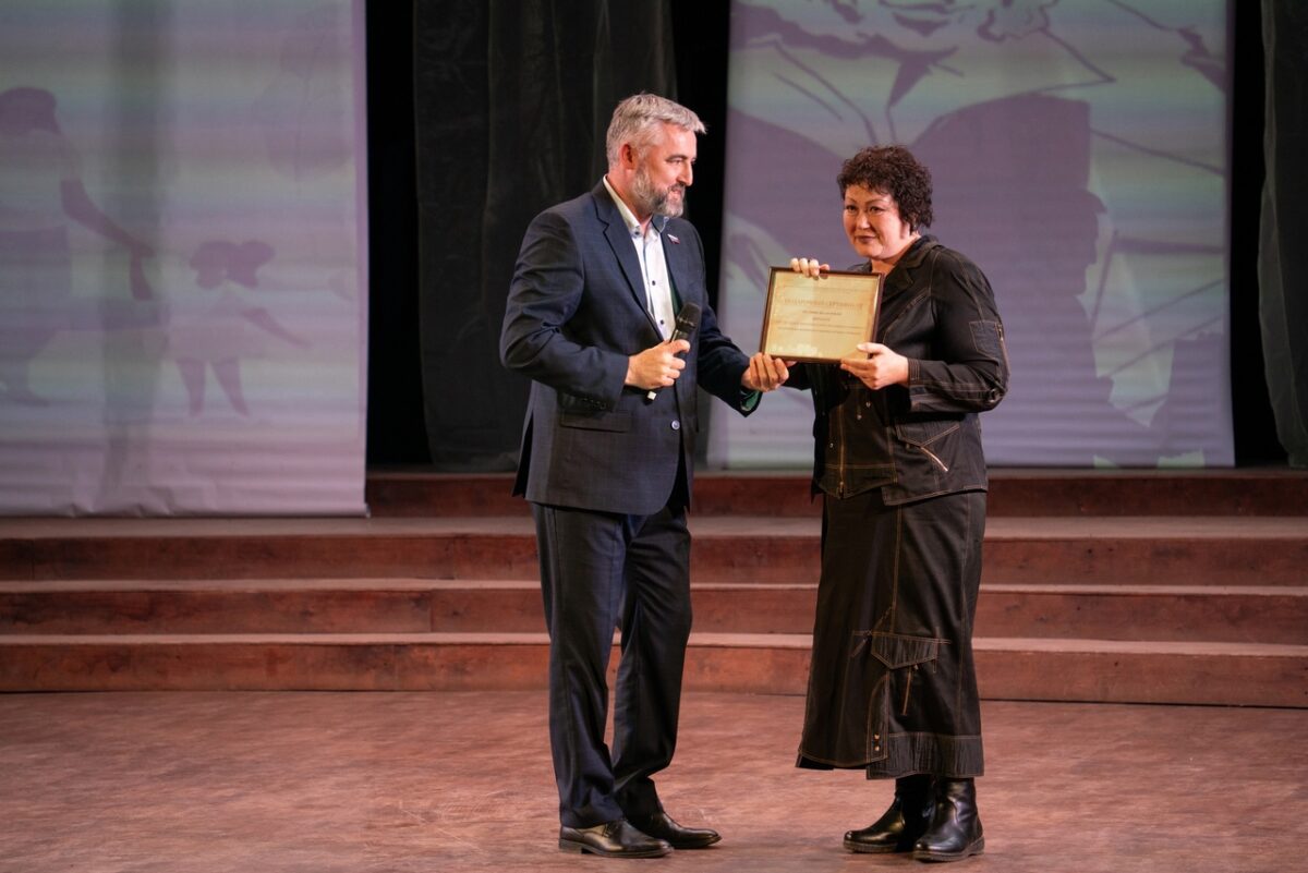 Представители партии приняли участия в праздничных мероприятиях ко Дню учителя