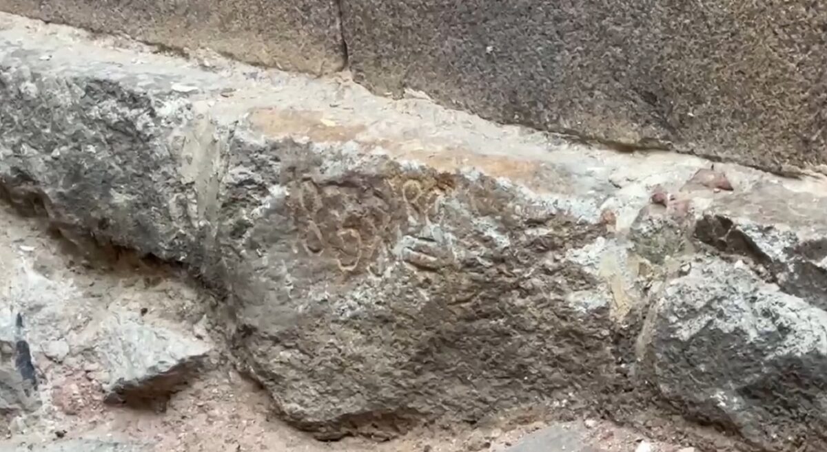 На раскопках в Тверской области нашли камень с выгравированной датой