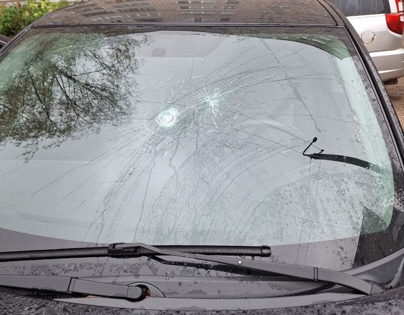 В Тверской области вандалы разбили автомобиль