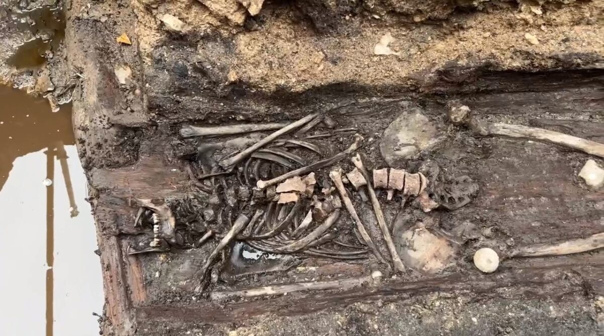 Возле собора в Торжке нашли захоронения XV века Возле собора в Торжке нашли захоронения XV века