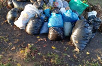 Жители Тверской области рядом с храмом образовали свалку мусора