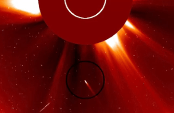 Астрономы опубликовали видео разрушенной Солнцем кометы