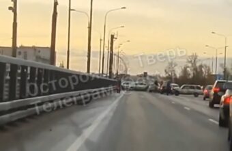 На Мигаловском мосту в Твери произошло массовое ДТП На Мигаловском мосту в Твери произошло массовое ДТП