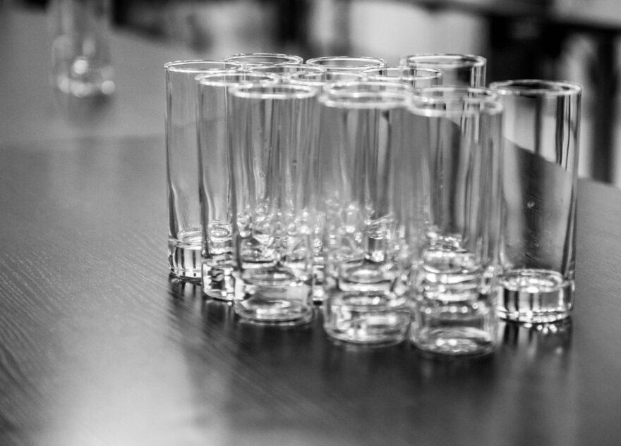 В Тверской области планируют ввести запрет на продажу алкоголя в объектах общепита в многоквартирных домах