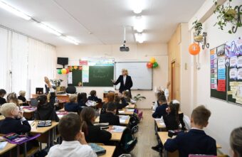 Губернатор Игорь Руденя поздравил педагогов и ветеранов сферы образования Тверской области с Днем учителя Губернатор Игорь Руденя поздравил педагогов и ветеранов сферы образования Тверской области с Днем учителя