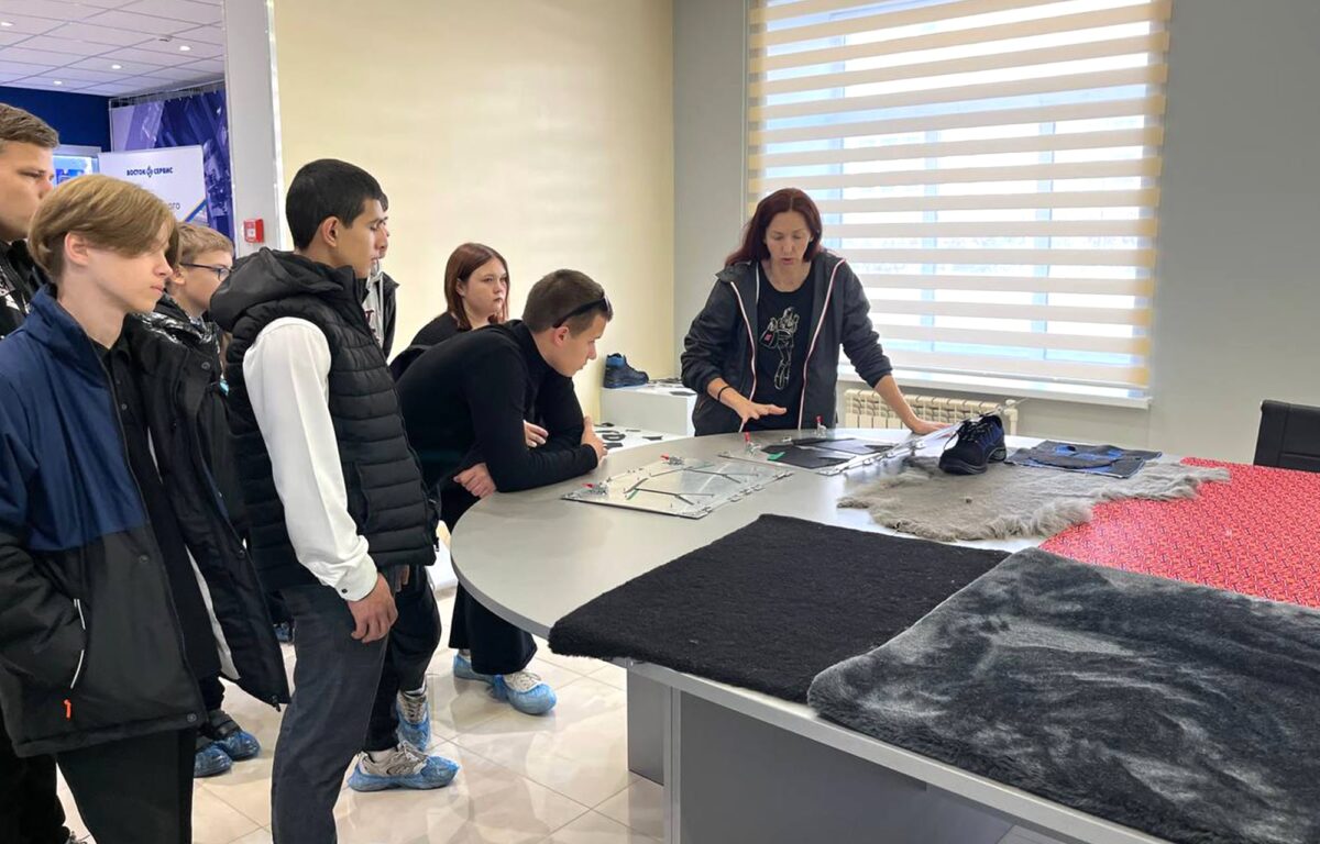Почти 1100 школьников и студентов посетили предприятия Тверской области