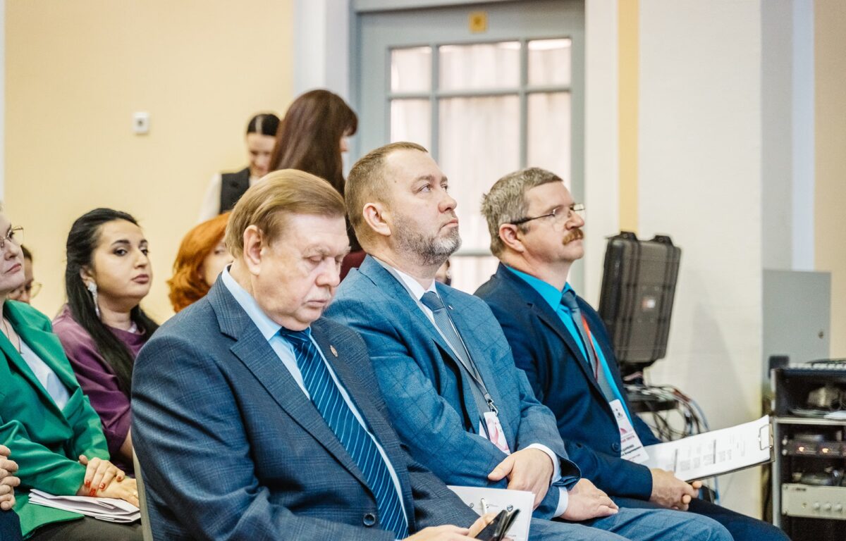 «Розовая лента»: в Твери обсуждают актуальные вопросы борьбы с онкозаболеваниями