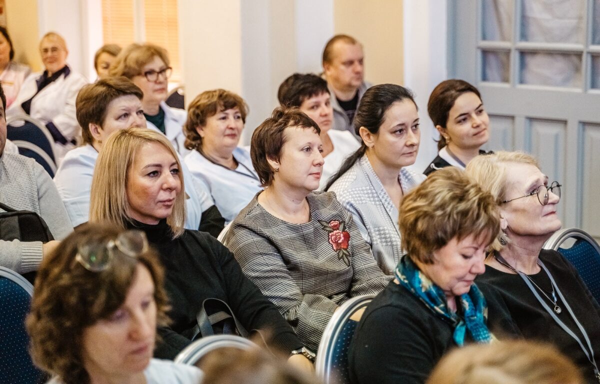 «Розовая лента»: в Твери обсуждают актуальные вопросы борьбы с онкозаболеваниями