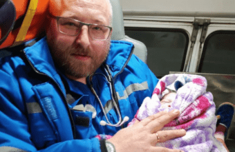 В Тверской области бригада скорой помощи приняла роды на дому В Тверской области бригада скорой помощи приняла роды на дому