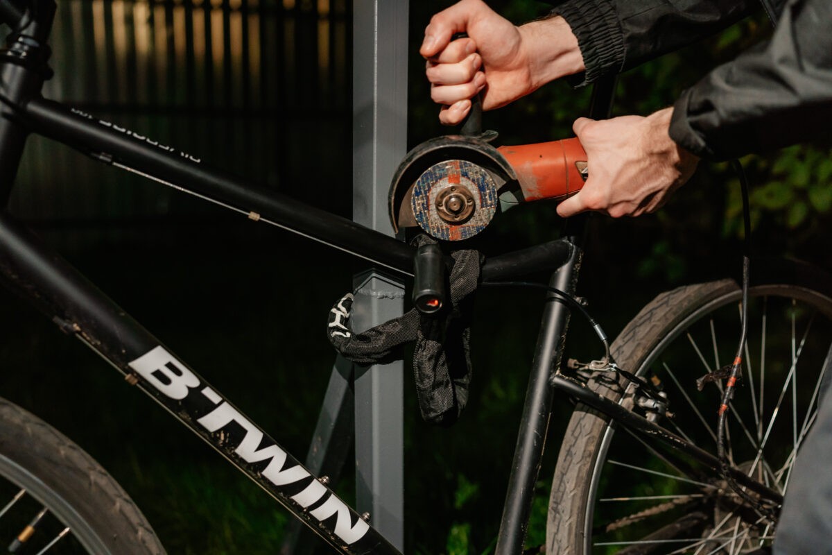 Житель Тверской области увидел электровелосипед в подъезде и украл его