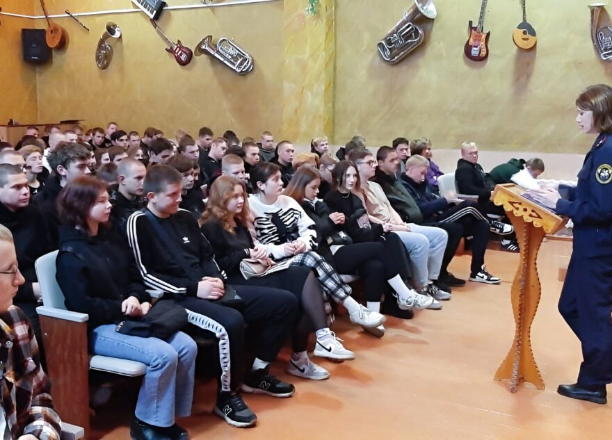 Представителями следственных отделов Следственного комитета проведены профилактические встречи с учащимися