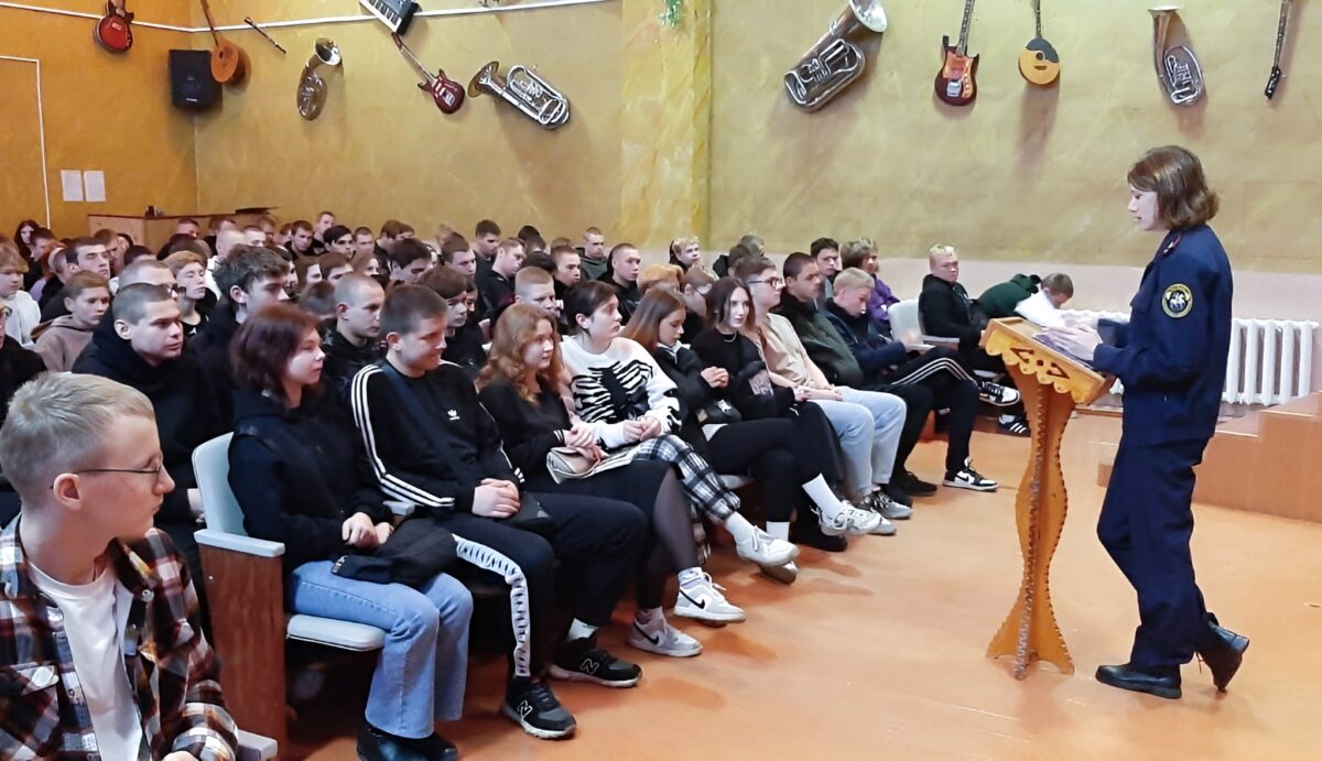 Представителями следственных отделов Следственного комитета проведены профилактические встречи с учащимися