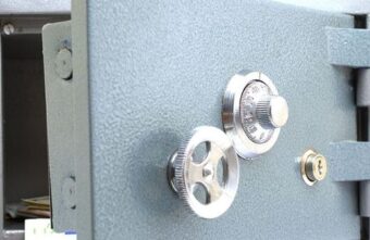 В Тверской области у мужчины украли сейф с деньгами, когда тот спал